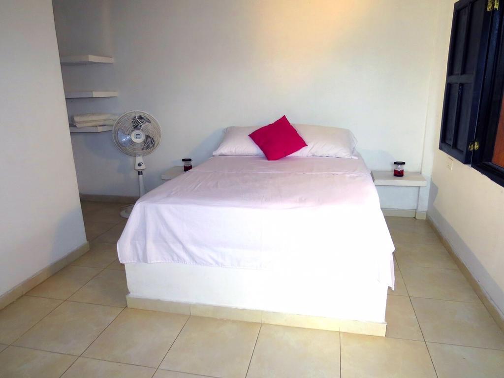 Palomino Breeze Hostal Phòng bức ảnh