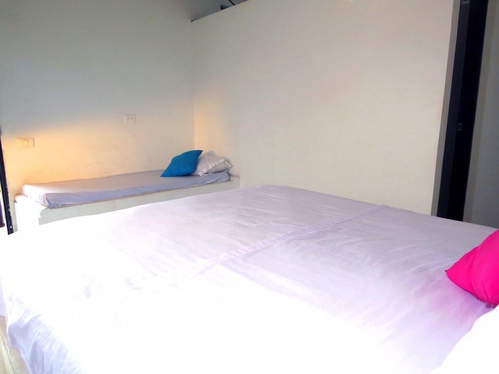 Palomino Breeze Hostal Phòng bức ảnh